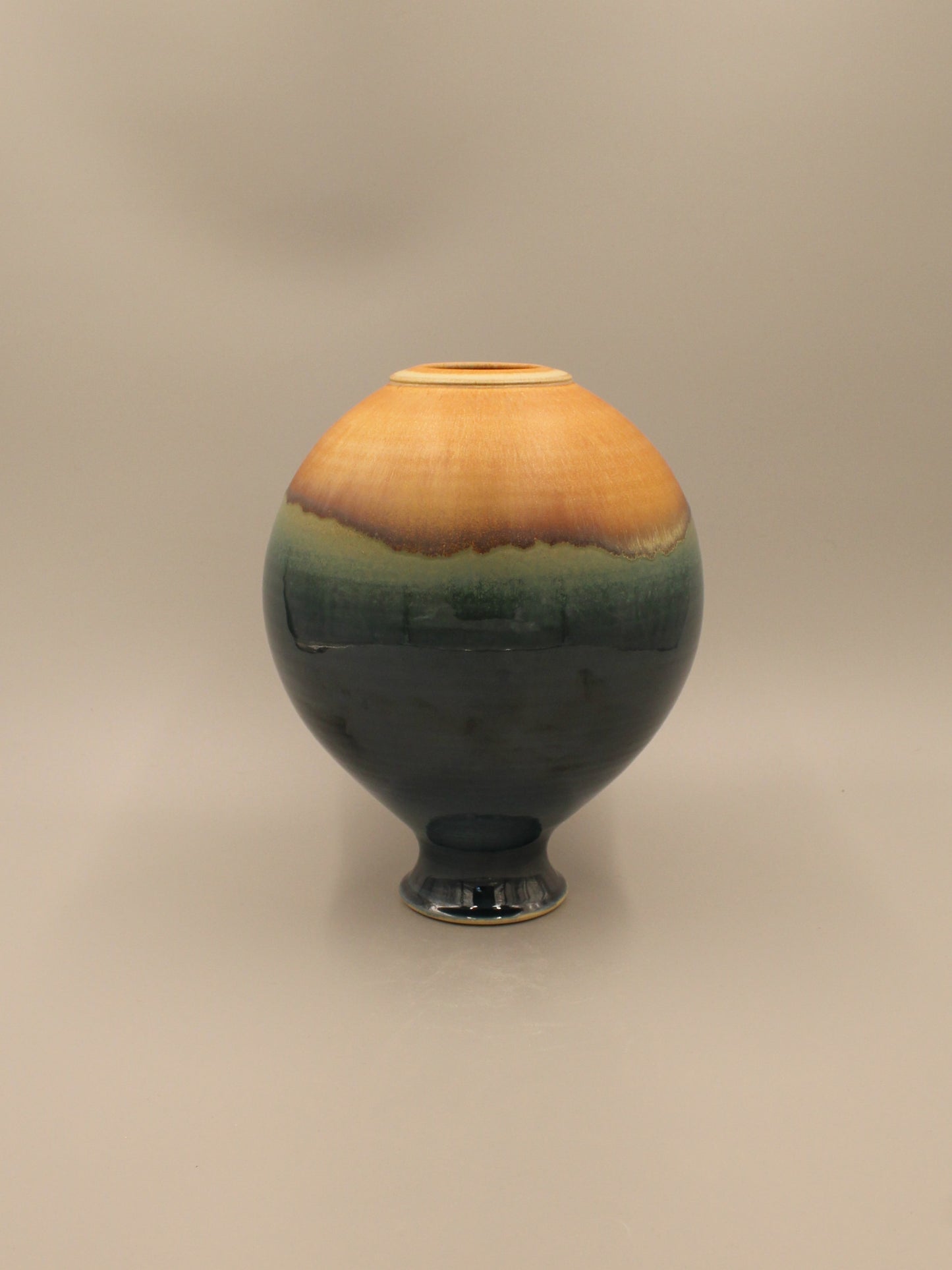 Teel globe with stretched base